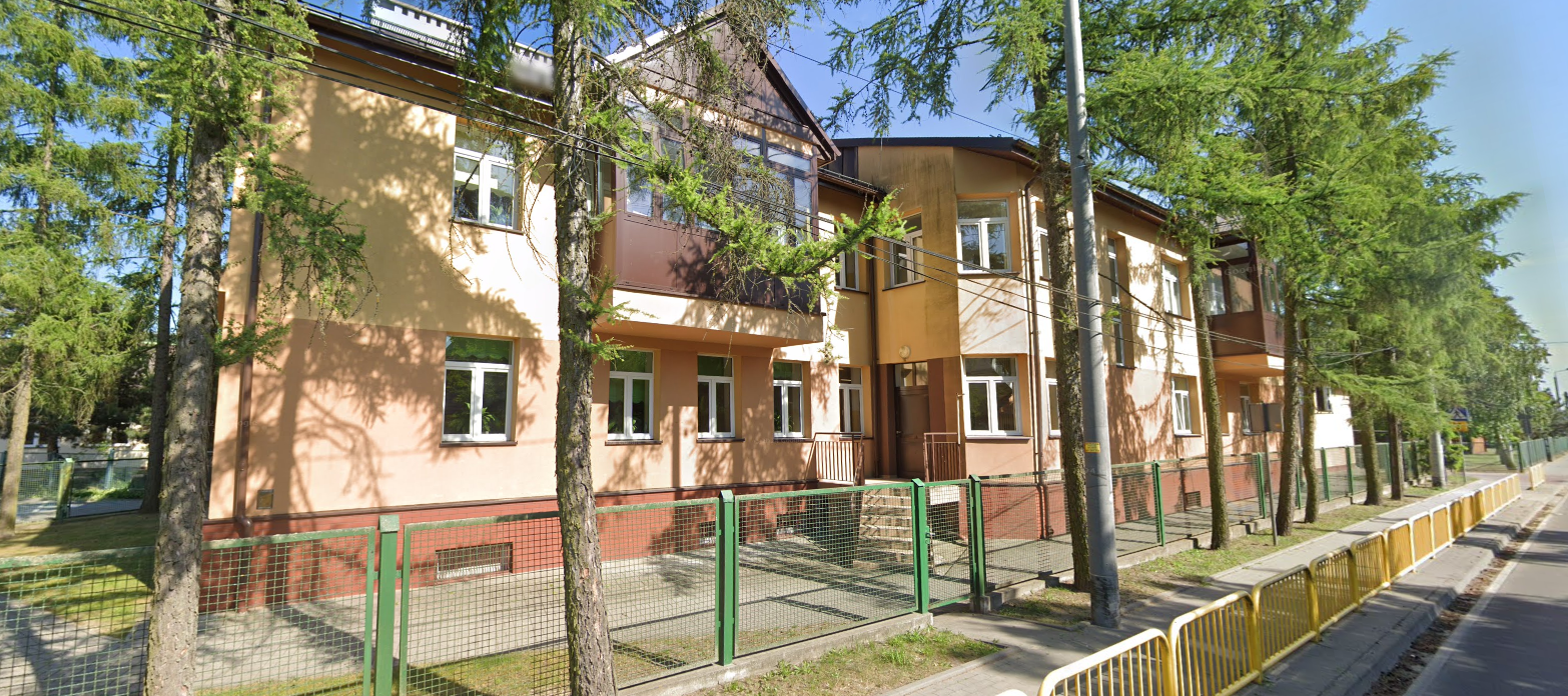 SP im. AK Grupy Kampinos w Borzęcinie Dużym - budynek szkoły